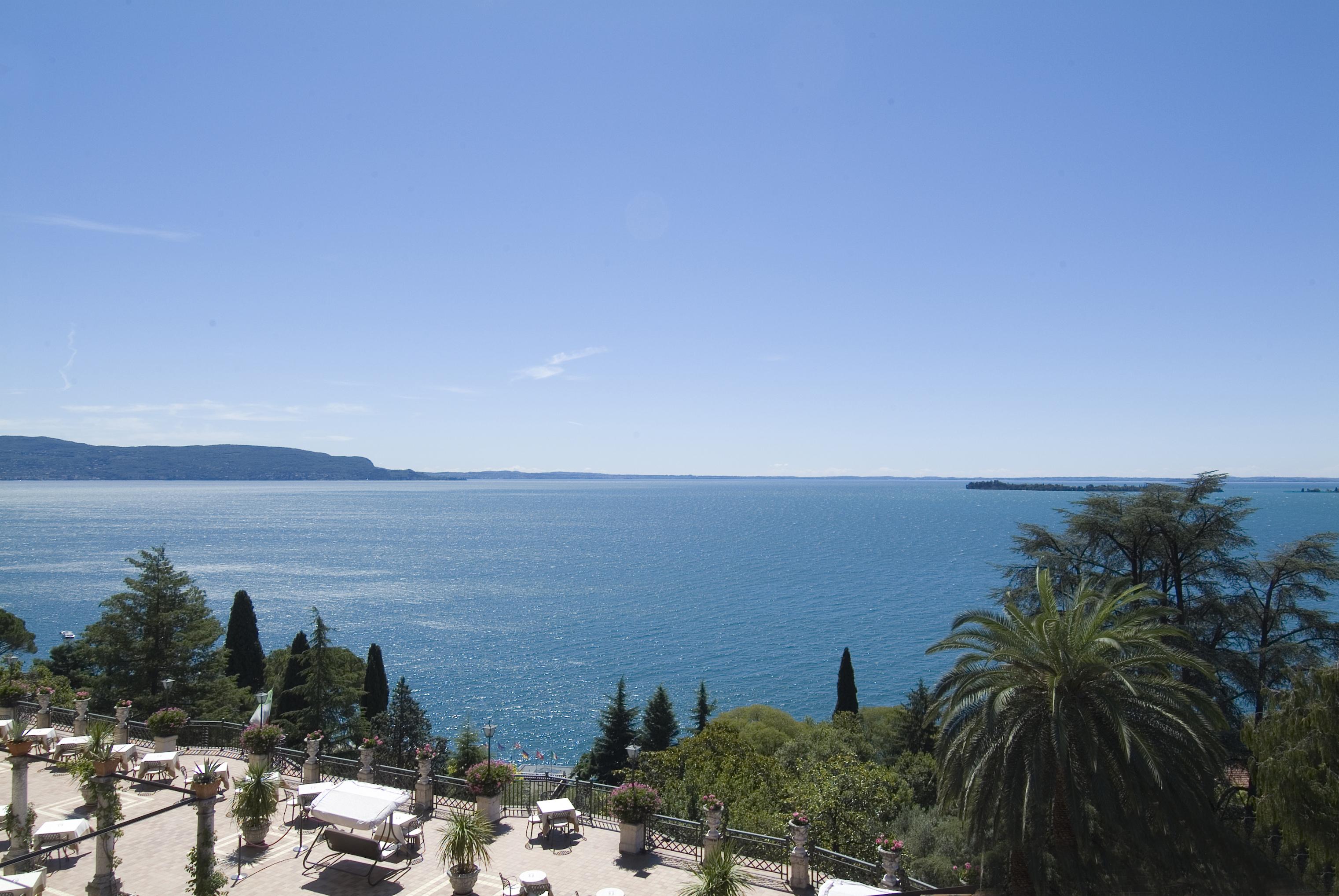 Hotel Villa Del Sogno การ์โดเน ริเวียรา ภายนอก รูปภาพ