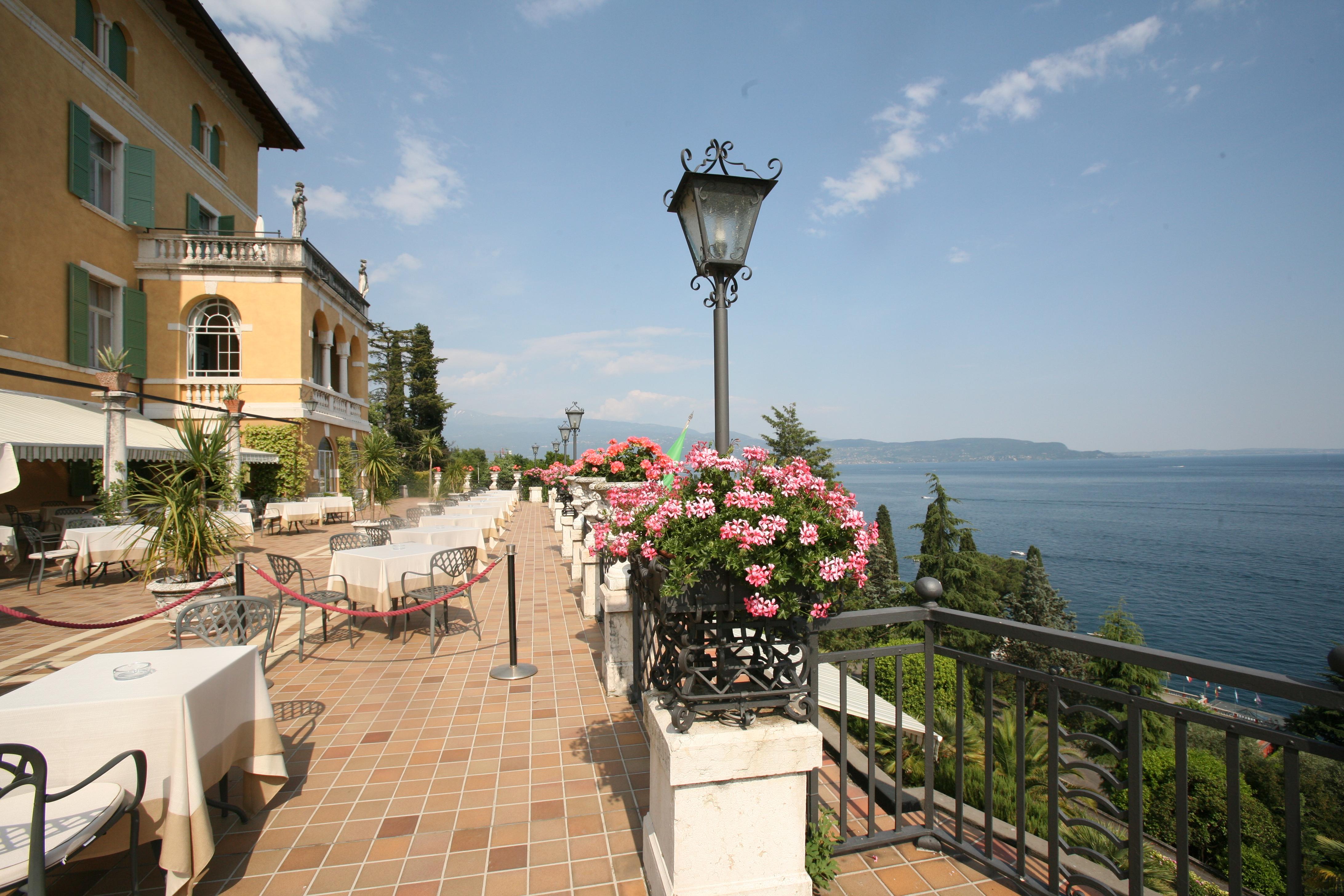 Hotel Villa Del Sogno การ์โดเน ริเวียรา ภายนอก รูปภาพ