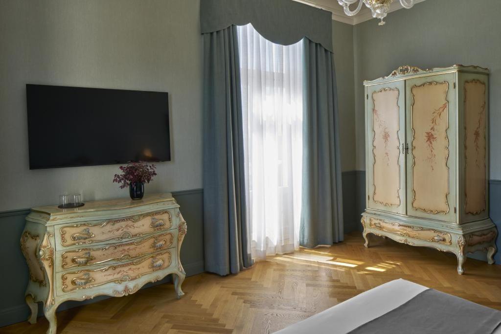 Hotel Villa Del Sogno การ์โดเน ริเวียรา ภายนอก รูปภาพ