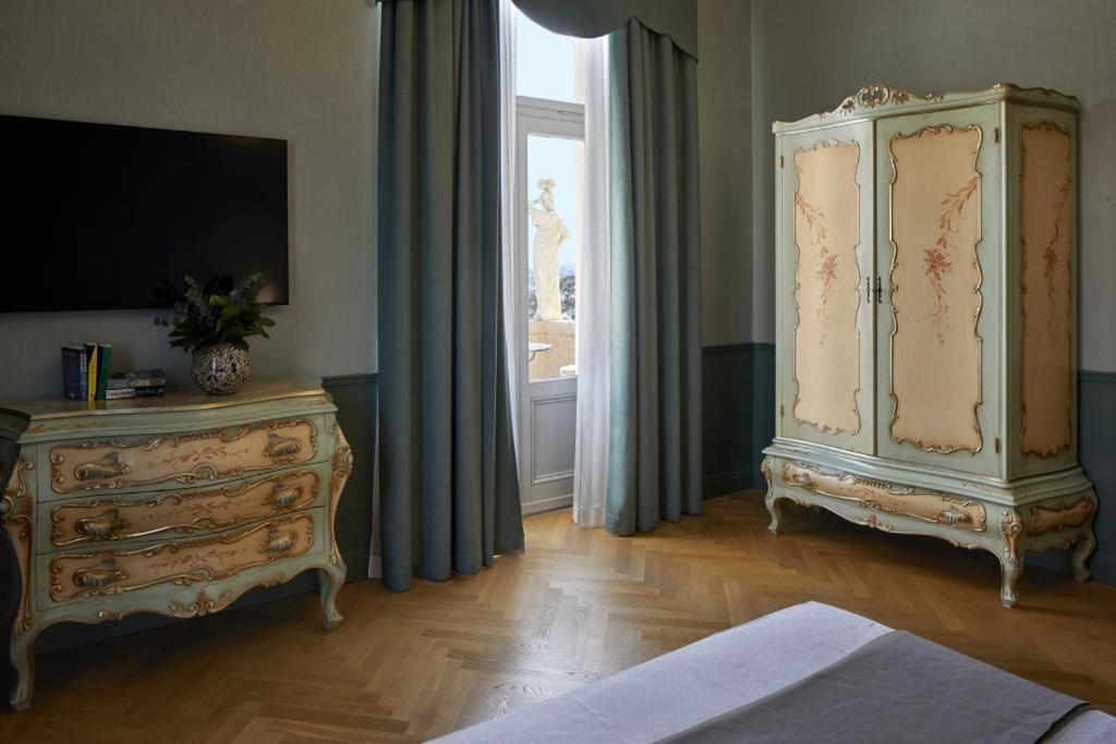Hotel Villa Del Sogno การ์โดเน ริเวียรา ภายนอก รูปภาพ