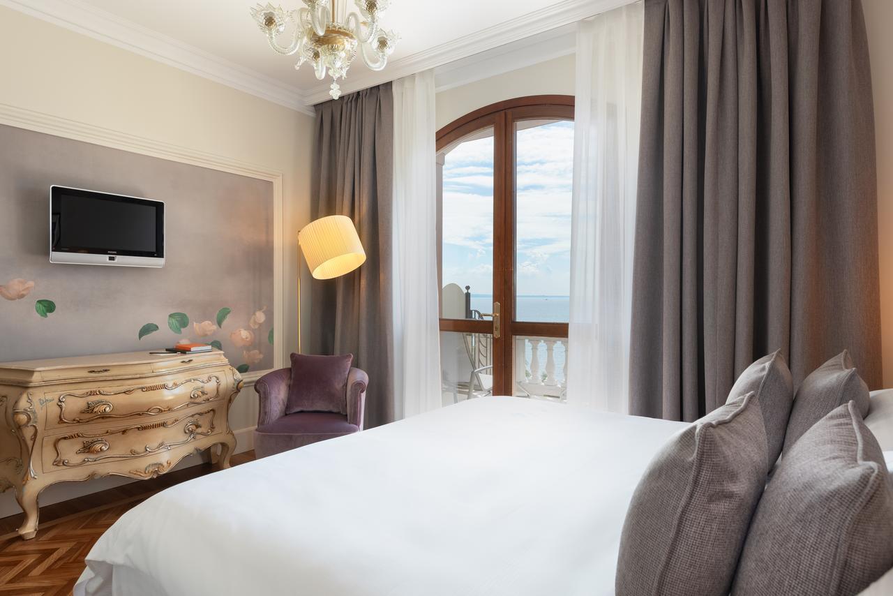 Hotel Villa Del Sogno การ์โดเน ริเวียรา ภายนอก รูปภาพ