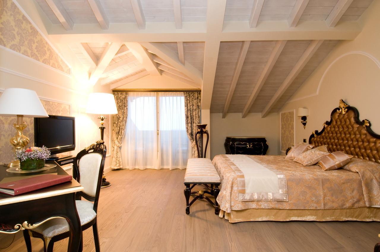 Hotel Villa Del Sogno การ์โดเน ริเวียรา ภายนอก รูปภาพ