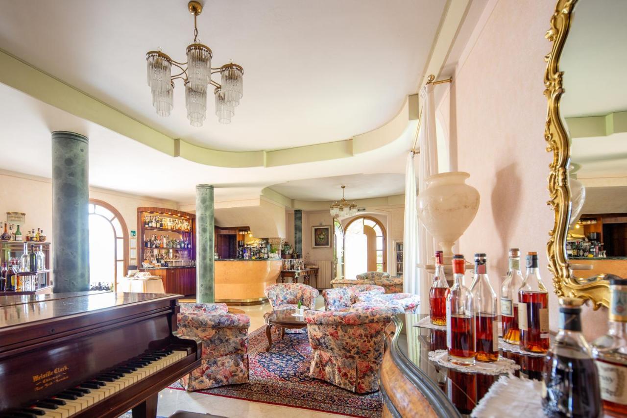 Hotel Villa Del Sogno การ์โดเน ริเวียรา ภายนอก รูปภาพ